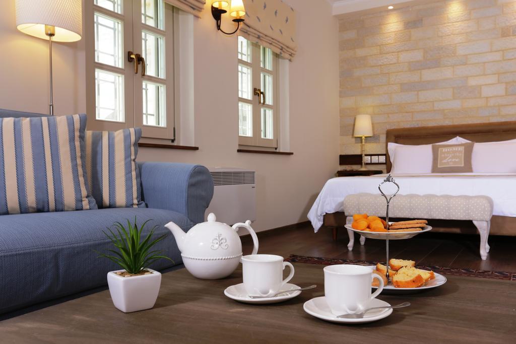 Gamila Rocks Mountain Hotel Aristi Phòng bức ảnh